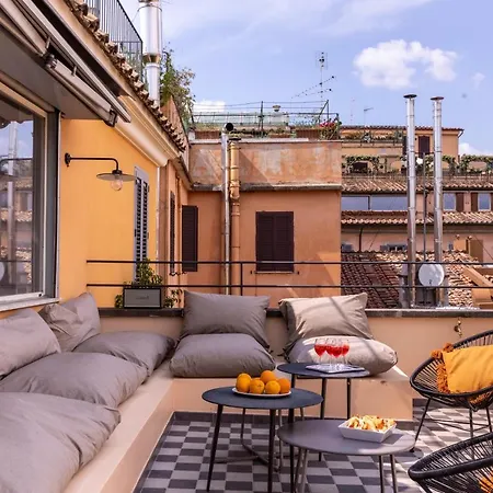 Apartment Romac - Condotti Penthouse In The Spanish Steps Area *